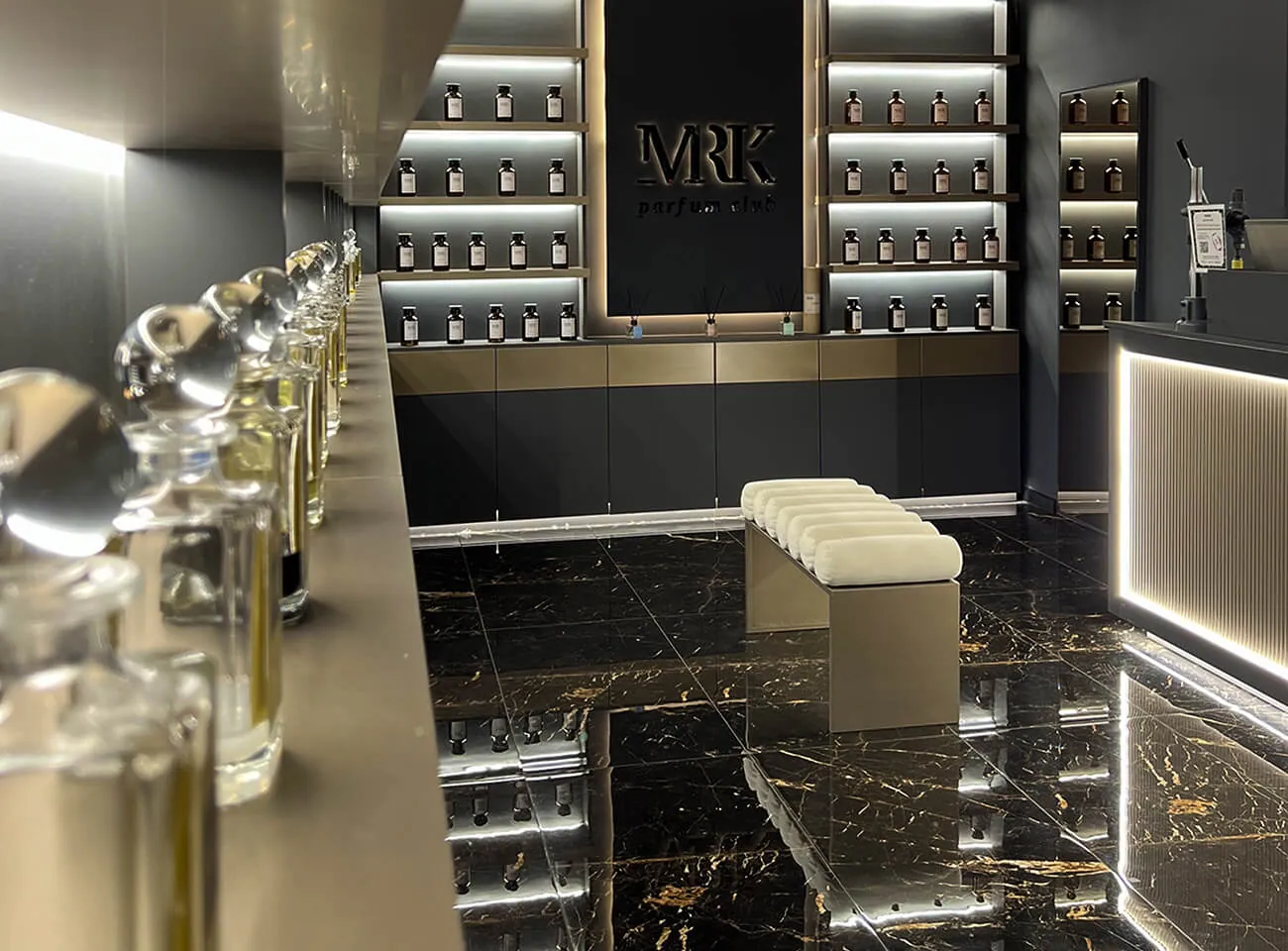 MRK Parfum Club interior